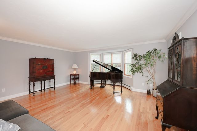 25 Autumn Rd, Wrentham, MA 02093