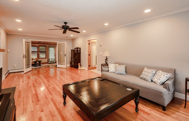 25 Autumn Rd, Wrentham, MA 02093