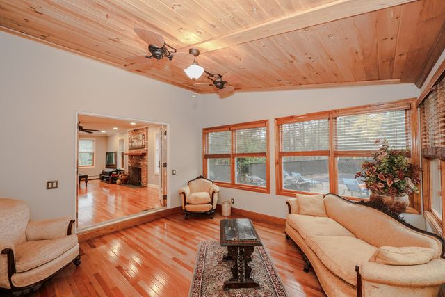 25 Autumn Rd, Wrentham, MA 02093