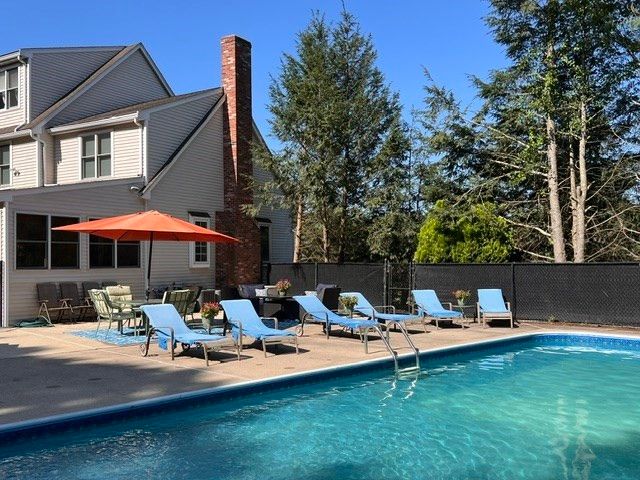 25 Autumn Rd, Wrentham, MA 02093