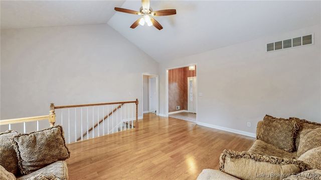 6616 Doris Court, Sellersburg, IN 47172