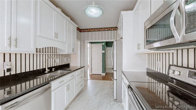 6616 Doris Court, Sellersburg, IN 47172