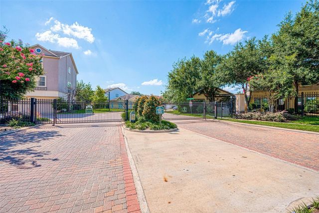 3302 Clearview Circle, Houston, TX 77025