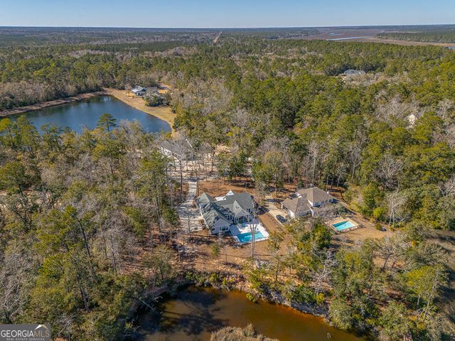 333 Bluffs Landing, Waverly, GA 31565