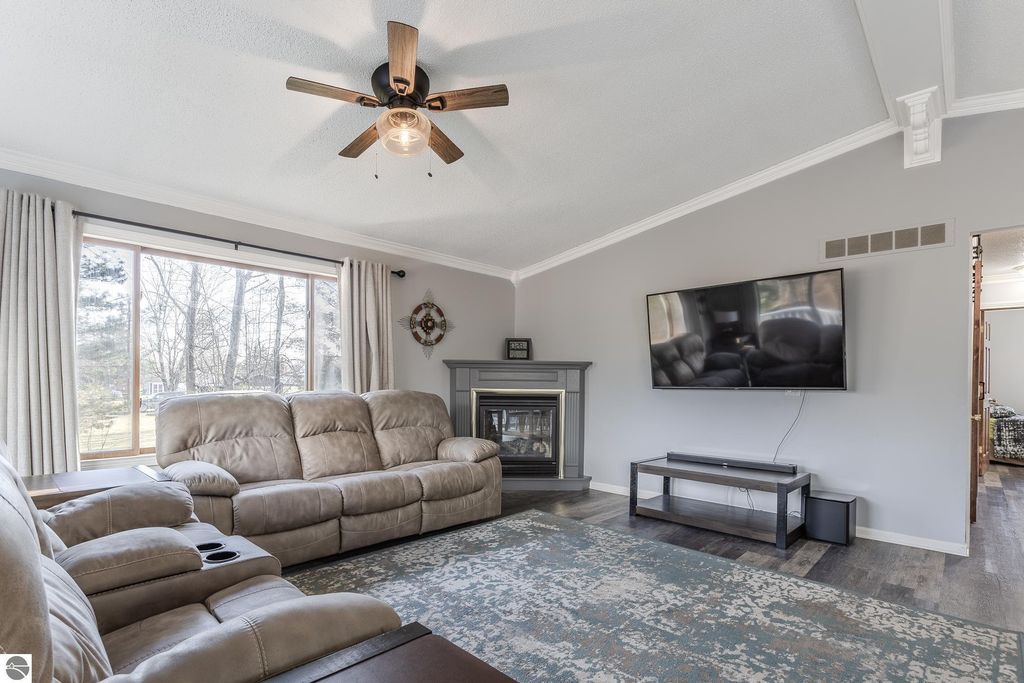 Image 14 of property listing at 1009 Radov Road, Gladwin, MI 48624