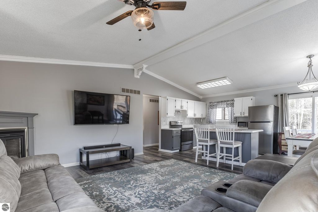 Image 15 of property listing at 1009 Radov Road, Gladwin, MI 48624