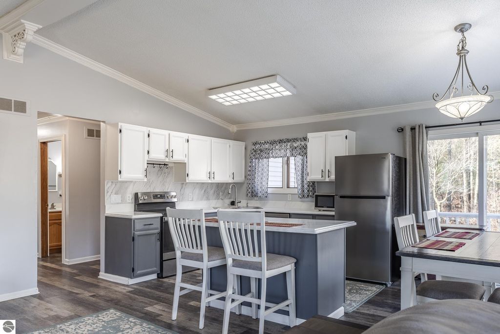 Image 16 of property listing at 1009 Radov Road, Gladwin, MI 48624