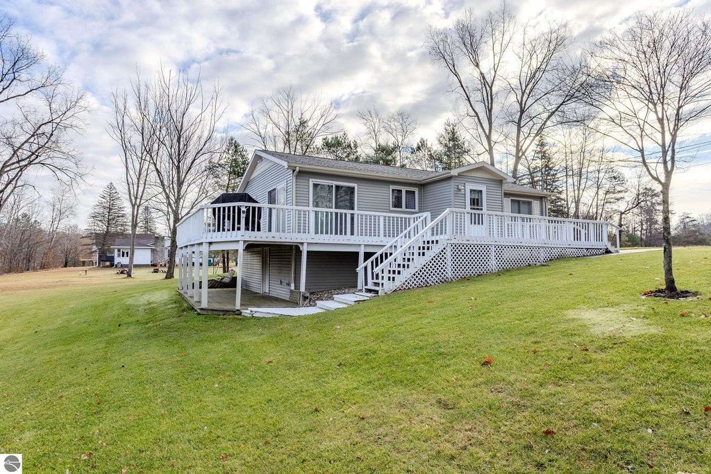 Image 2 of property listing at 1009 Radov Road, Gladwin, MI 48624