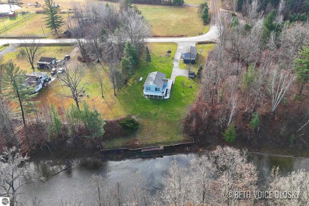 Image 31 of property listing at 1009 Radov Road, Gladwin, MI 48624