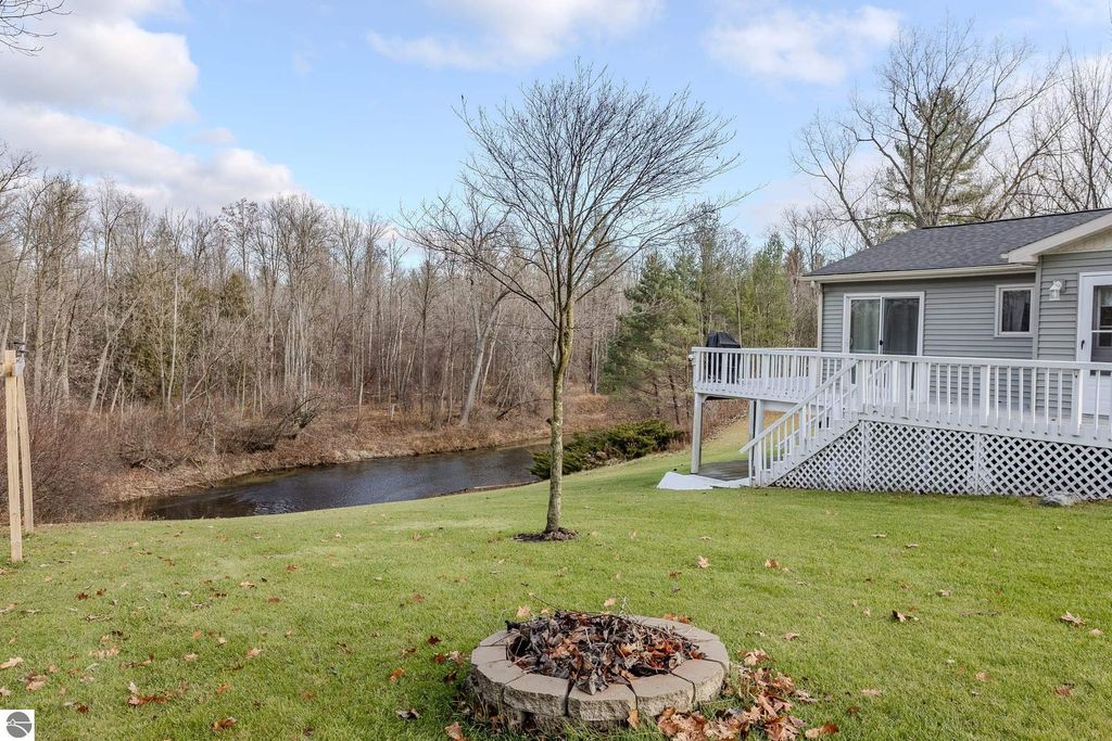 Image 4 of property listing at 1009 Radov Road, Gladwin, MI 48624