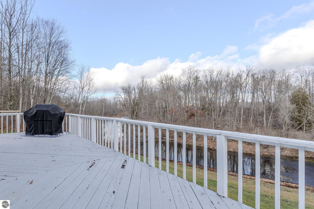 Image 5 of property listing at 1009 Radov Road, Gladwin, MI 48624