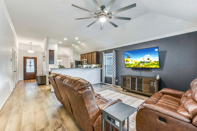 2410 Brown Maple Drive, Fresno, TX 77545