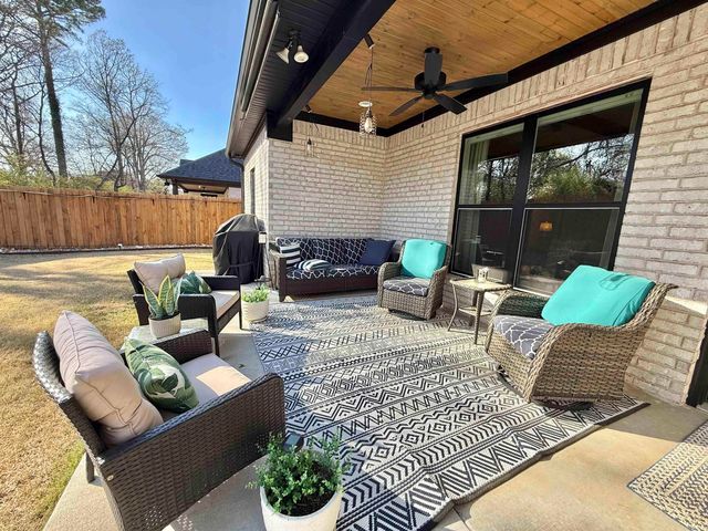 6043 Coral Ridge Drive, Alexander, AR 72002