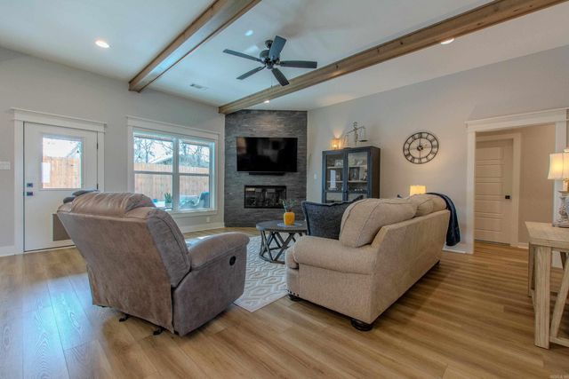 6043 Coral Ridge Drive, Alexander, AR 72002