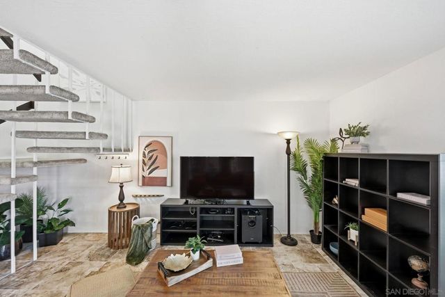 10198 Caminito Zar, San Diego, CA 92126