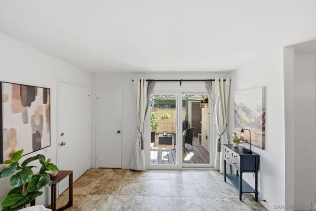 10198 Caminito Zar, San Diego, CA 92126