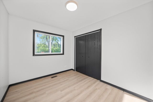 8040 Geneva Street, Woodridge, IL 60517