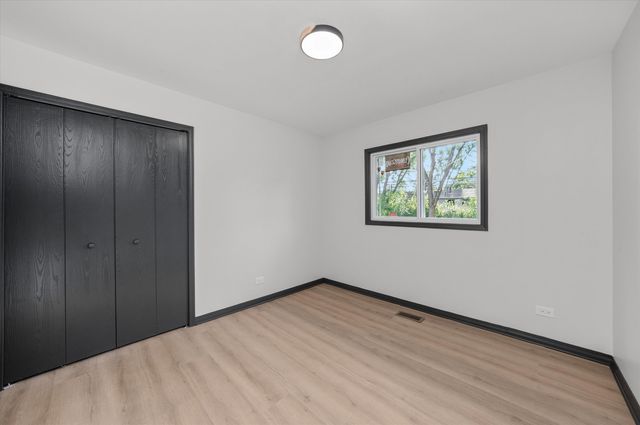 8040 Geneva Street, Woodridge, IL 60517