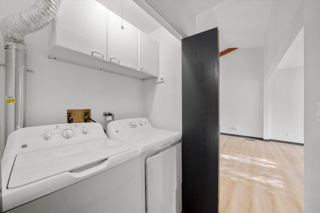 8040 Geneva Street, Woodridge, IL 60517