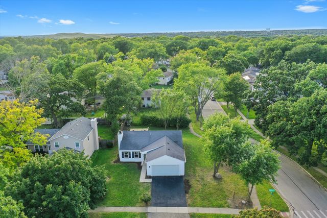 8040 Geneva Street, Woodridge, IL 60517