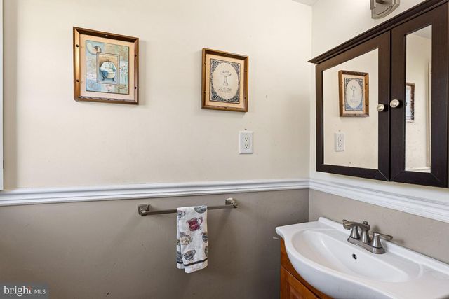 413 HOWARD RD, Cherry Hill, NJ 08034
