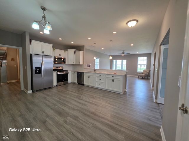 9106 Hedley Way E, Avon, IN 46123