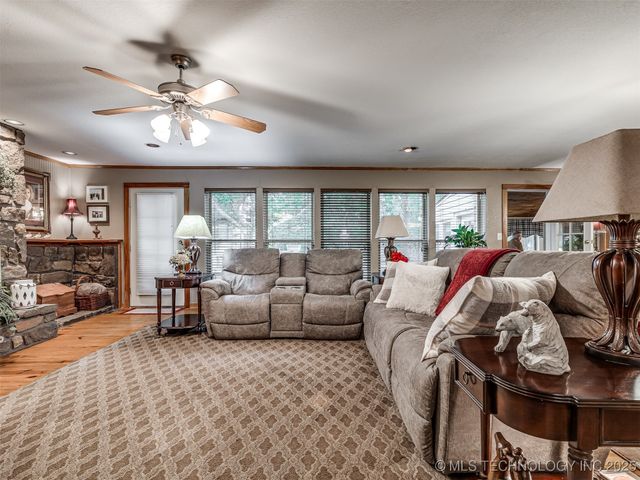34052 E 703 Road, Wagoner, OK 74467