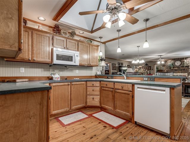 34052 E 703 Road, Wagoner, OK 74467