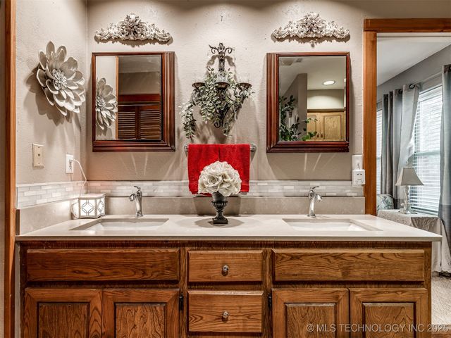 34052 E 703 Road, Wagoner, OK 74467