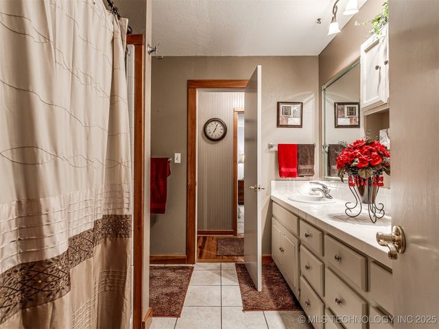 34052 E 703 Road, Wagoner, OK 74467