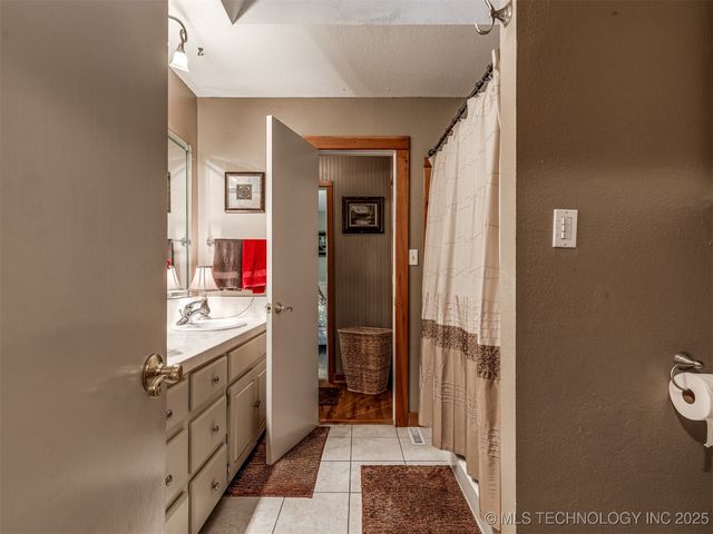 34052 E 703 Road, Wagoner, OK 74467