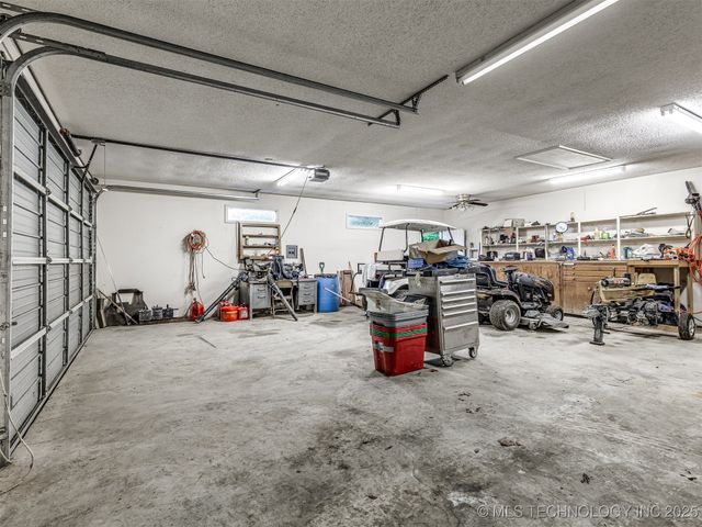 34052 E 703 Road, Wagoner, OK 74467