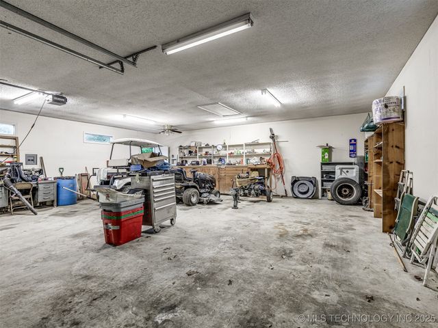 34052 E 703 Road, Wagoner, OK 74467