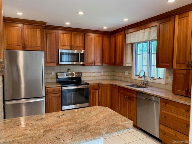 2106 Martingale Drive, Carmel, NY 10512