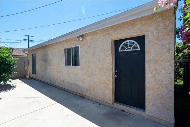 1134 W 68th, Los Angeles, CA 90044