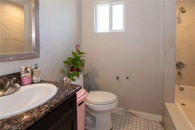 1134 W 68th, Los Angeles, CA 90044