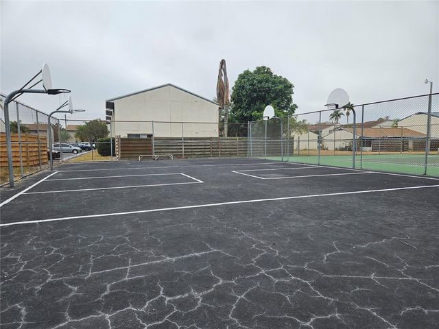 965 WHITMAN DRIVE, Sarasota, FL 34243