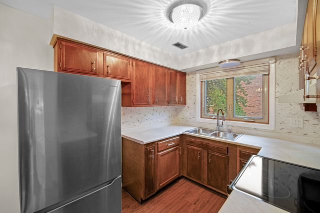 623 N Carroll Parkway 101, Glenwood, IL 60425