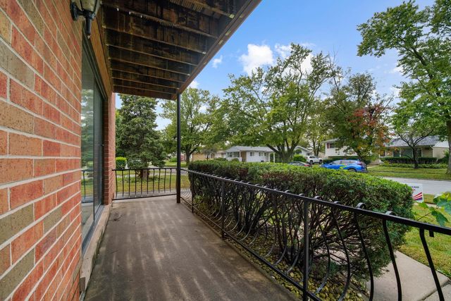 623 N Carroll Parkway 101, Glenwood, IL 60425