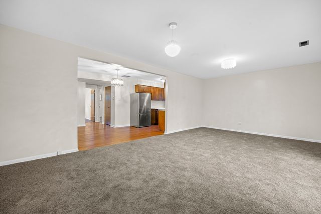 623 N Carroll Parkway 101, Glenwood, IL 60425