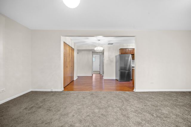 623 N Carroll Parkway 101, Glenwood, IL 60425