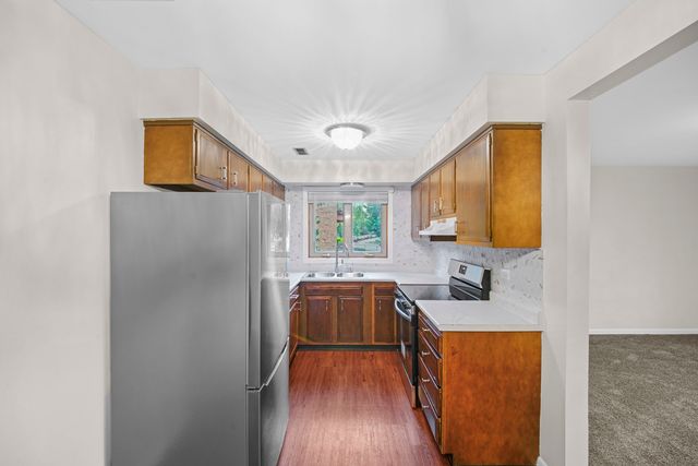 623 N Carroll Parkway 101, Glenwood, IL 60425
