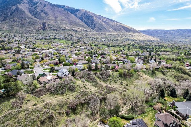 11406 S GRACEY LN, Sandy, UT 84092