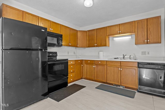 201 Wilshire Lane, Raeford, NC 28376