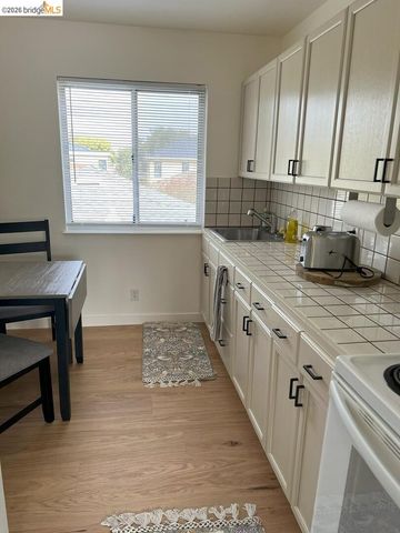 1728 7th ST F, Berkeley, CA 94710