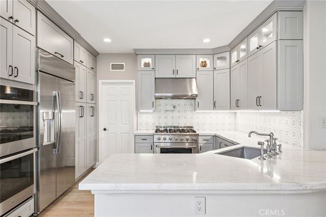 85 Passage, Irvine, CA 92603