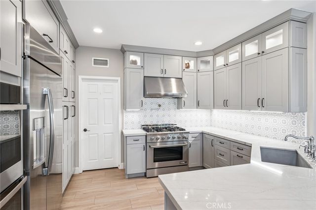 85 Passage, Irvine, CA 92603