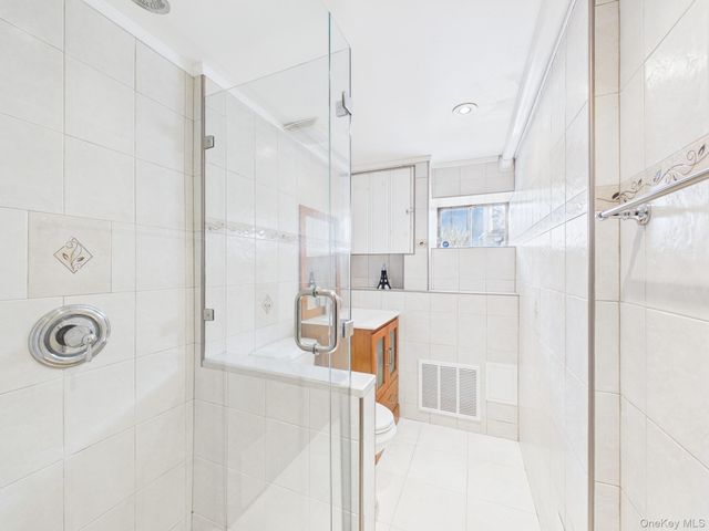 7 Avondale Road, Yonkers, NY 10710