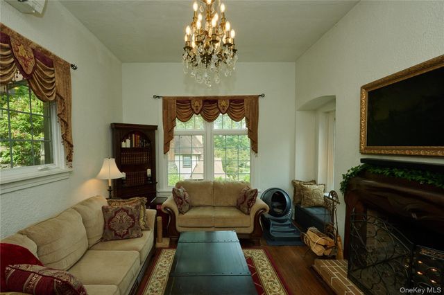 7 Avondale Road, Yonkers, NY 10710