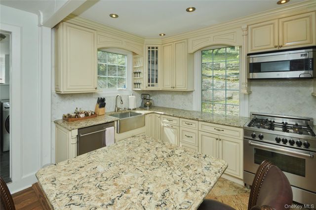 7 Avondale Road, Yonkers, NY 10710